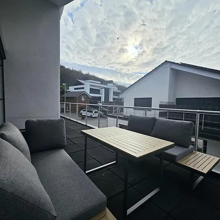Luxus-penthouse Mit Einzigartigem Schlossblick Apartman